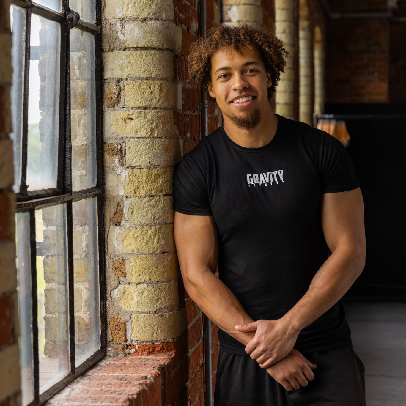 gravity-fitness-t-shirt-bamboo-lifestyle-nera-uomo-training image 5