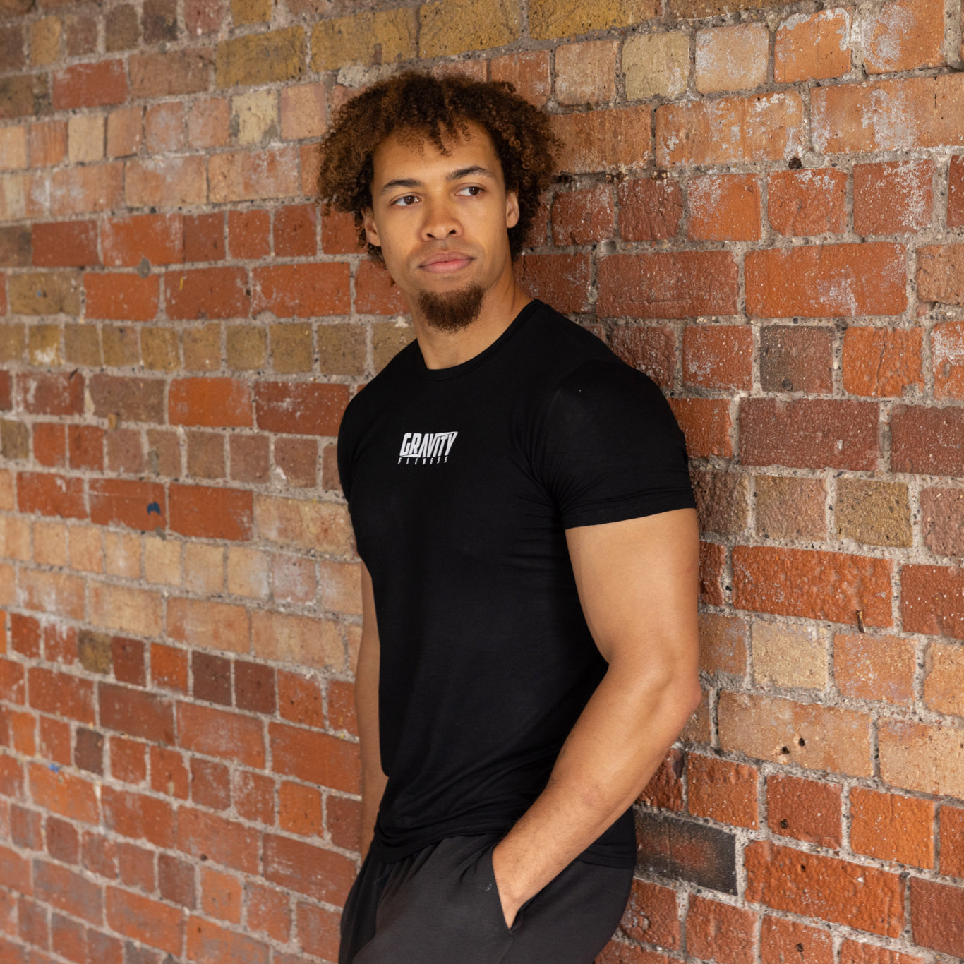 gravity-fitness-t-shirt-bamboo-lifestyle-nera-uomo-training image 4